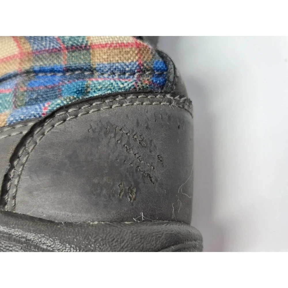 KEEN Toddler Sz 9  Waterproof Snow Boots Grey Plaid Cabincore Winter Boy Girl